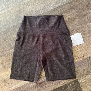 Beyond Yoga Gray Women's bicycle Shorts with pockets